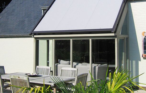 Zomerse verkoeling met screens en rolluiken voor je woning