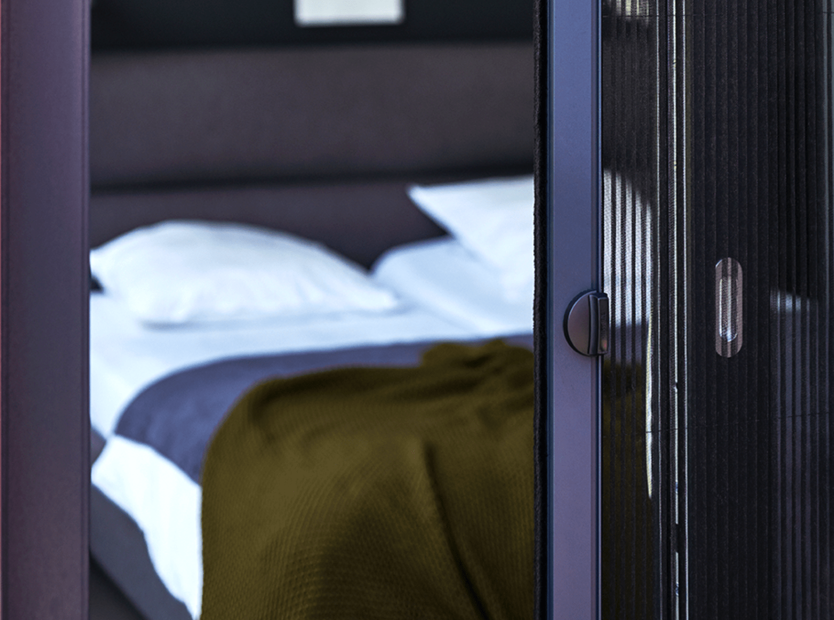 Horsystemen: hordeuren voor optimale bescherming tegen insecten, eenvoudig te monteren en op maat gemaakt voor een perfecte pasvorm, zonder concessies te doen aan de uitstraling van je woning.